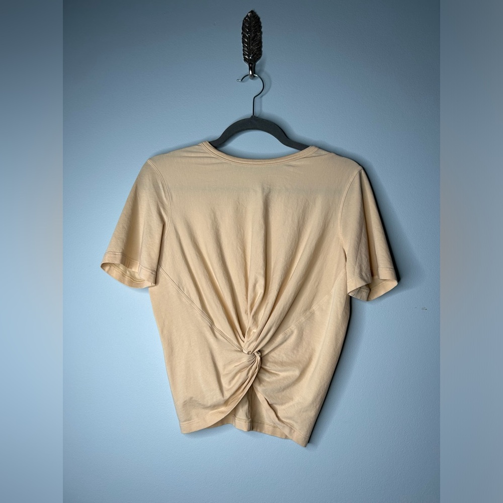 Lululemon cresent tee